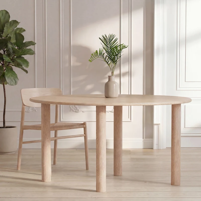 Table Hilo en trois-quarts, plateau et pieds cylindriques au ton naturel