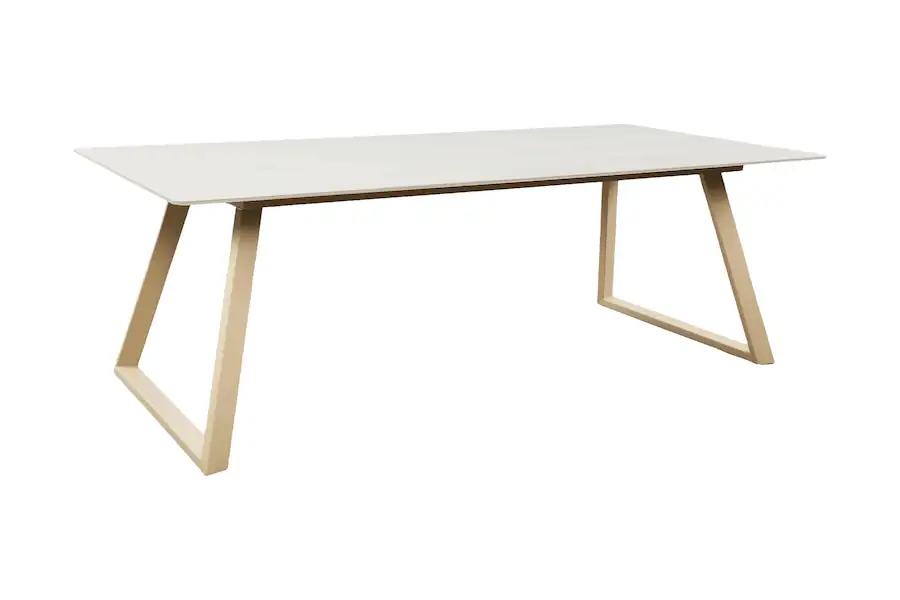 Table à manger Estelle beige en vue de trois quarts, plateau veiné et pieds en métal