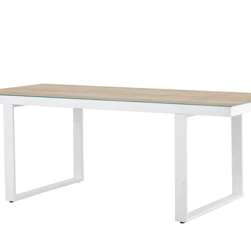 Table de jardin 6 personnes Merlo blanche, plateau en verre à décor bois clair, vue de trois quarts