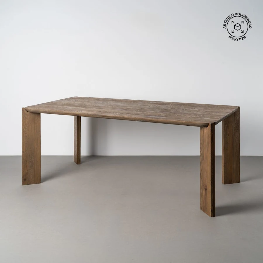 Table à manger en chêne Ixia 200 cm, plateau brun aux angles arrondis sur quatre larges pieds plats
