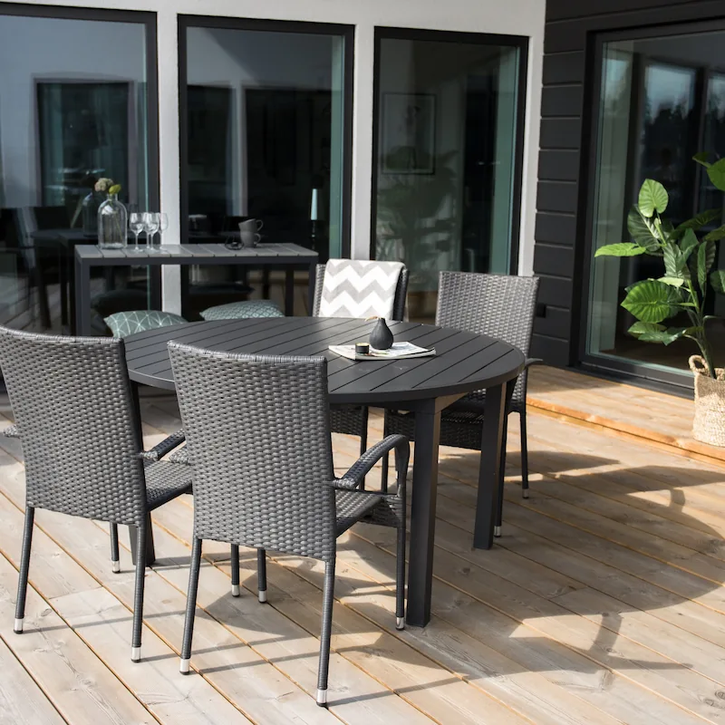 Table de jardin extensible Marbella ovale en aluminium noir, plateau à lames, rallonge fermée