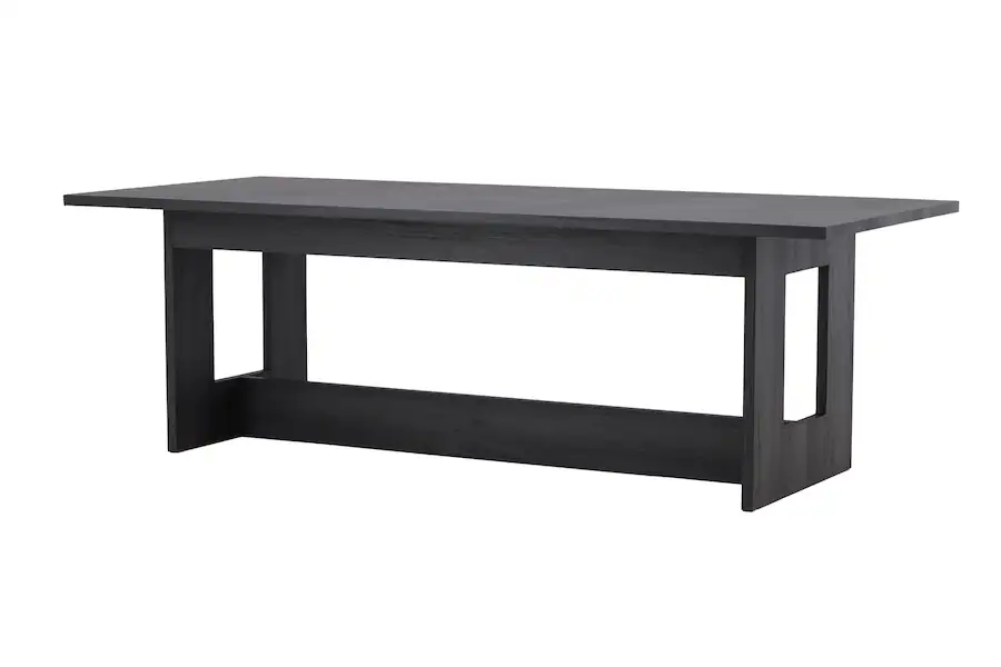 Table à manger Milly noire en trois quarts, pieds en panneau percés de découpes rectangulaires