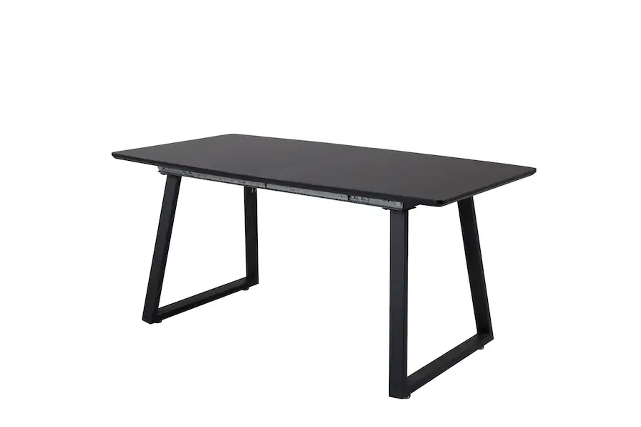 Vue de trois quarts de la table noire, pieds trapézoïdaux et plateau uni