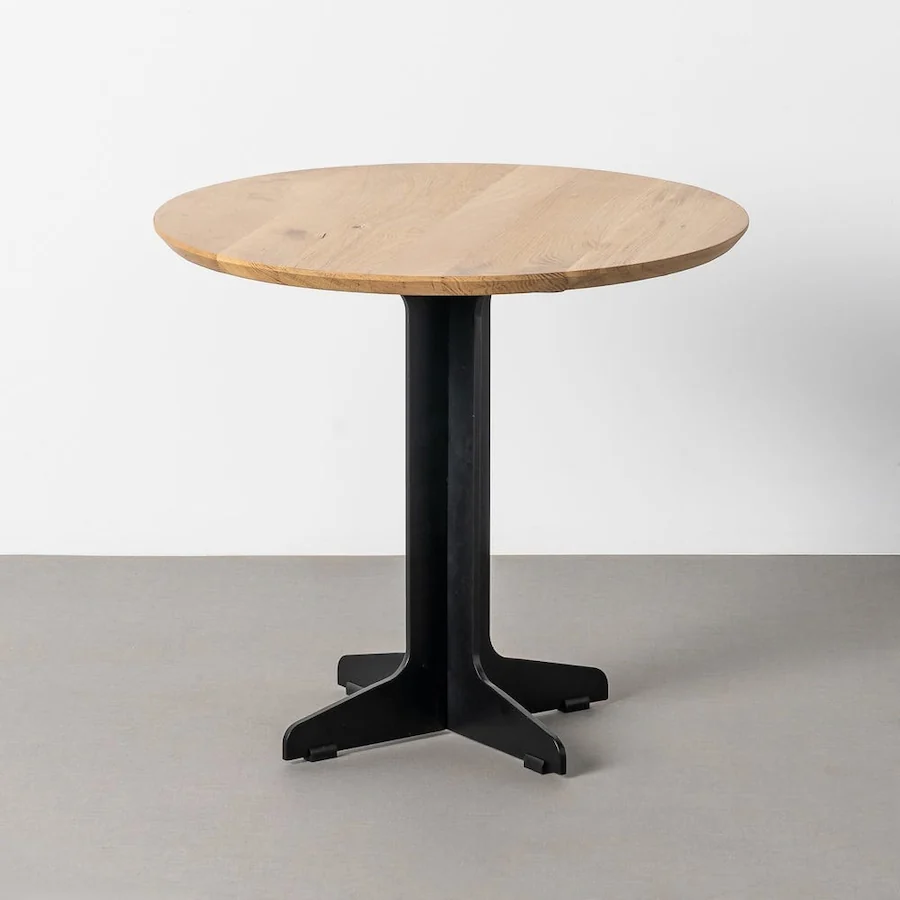 Table basse haute ronde en chêne Ixia, plateau clair sur pied central noir à base en croix