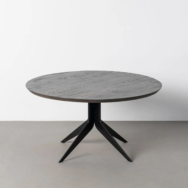 Table basse ronde gris foncé Ixia, plateau en chêne veiné sur piétement noir à branches écartées