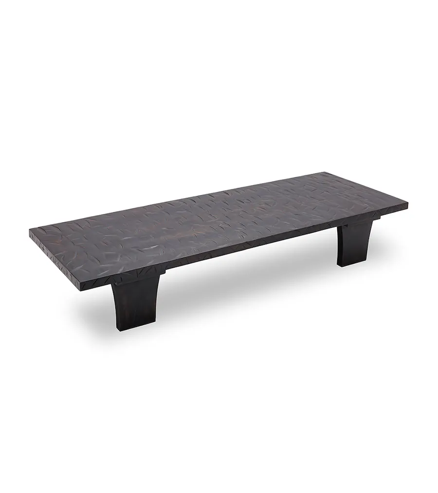 Table basse Vinh en manguier noir vue de trois quarts