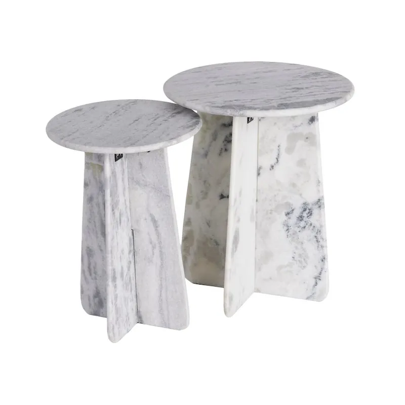 Tables d'appoint rondes en pierre naturelle Ixia, set de 2 en blanc veiné de gris, vue de trois quarts
