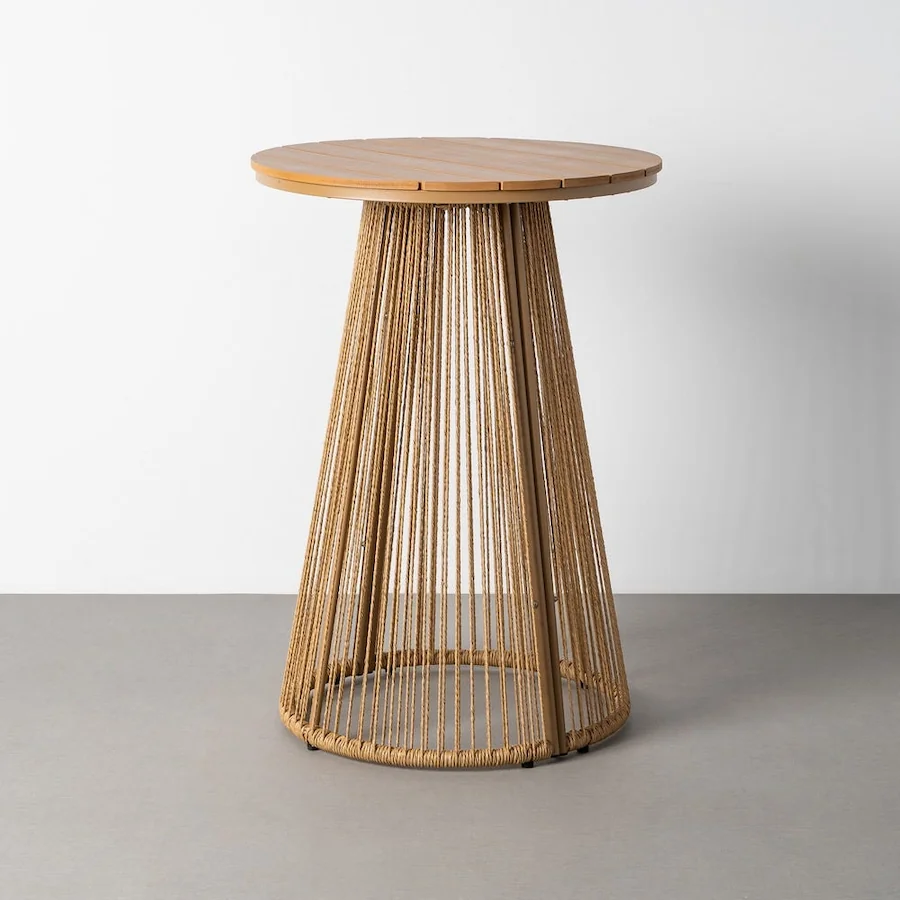 Table haute de jardin ronde, plateau à lattes en polywood sur piètement évasé en rotin synthétique, vue de face