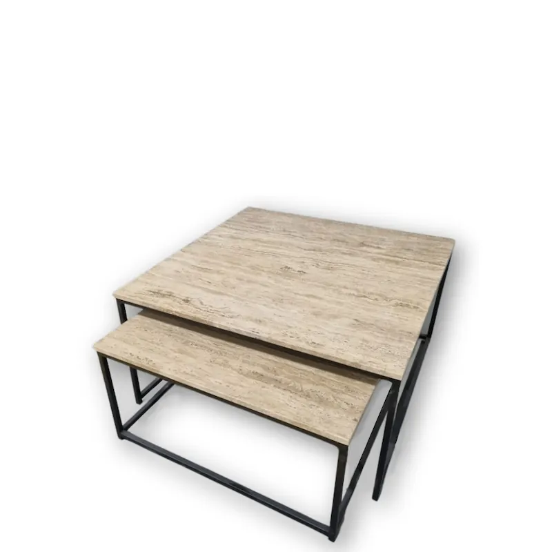 Tables basses gigognes Belfort Athezza, deux plateaux carrés en travertin beige sur cadres en fer noir