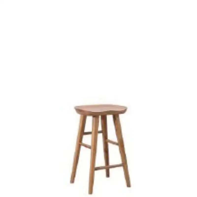 Tabouret de bar Medan en chêne, assise en selle et quatre pieds évasés reliés par des barreaux