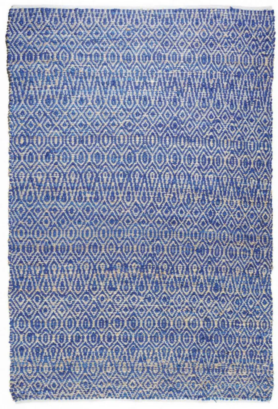 Tapis bleu The Rug Republic tissé à plat, petits losanges ton sur ton, sans franges, vu de dessus